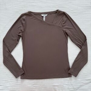 Spanx grayish taupe Ribbed Asymmetrical long sleeve Top size Medium